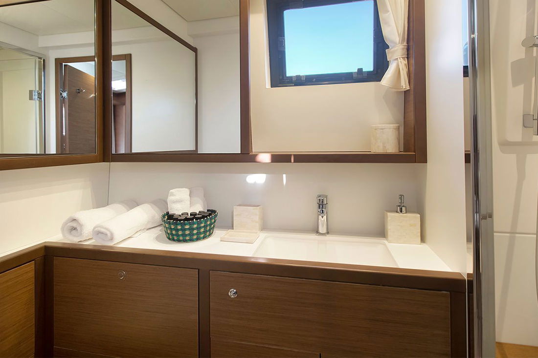 1646082281723_367_IMG_0235.jpg of charter Catamaran Boom, a Lagoon 560