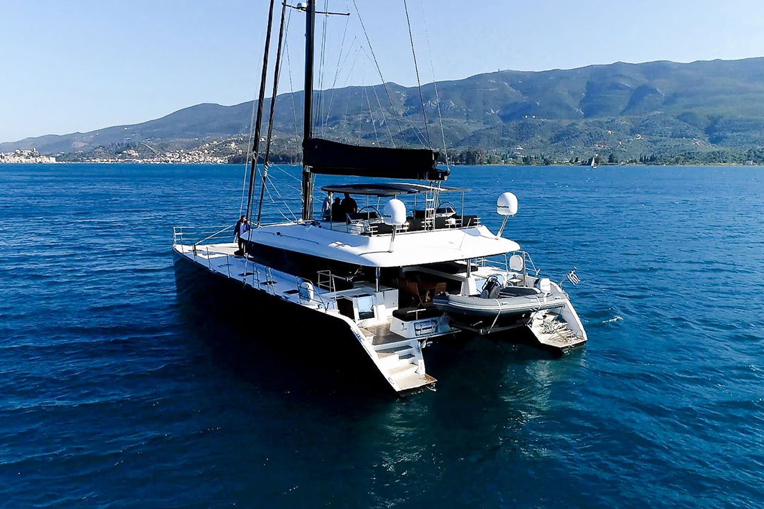 CARPE DIEM_2.jpg of charter Catamaran Carpe Diem, a Lagoon 620