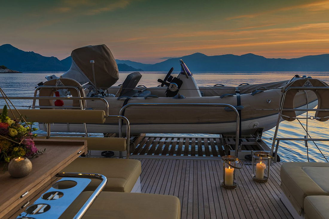 Flo_850_00521grd 72dpi.jpg of charter Catamaran Flo, a Lagoon 52