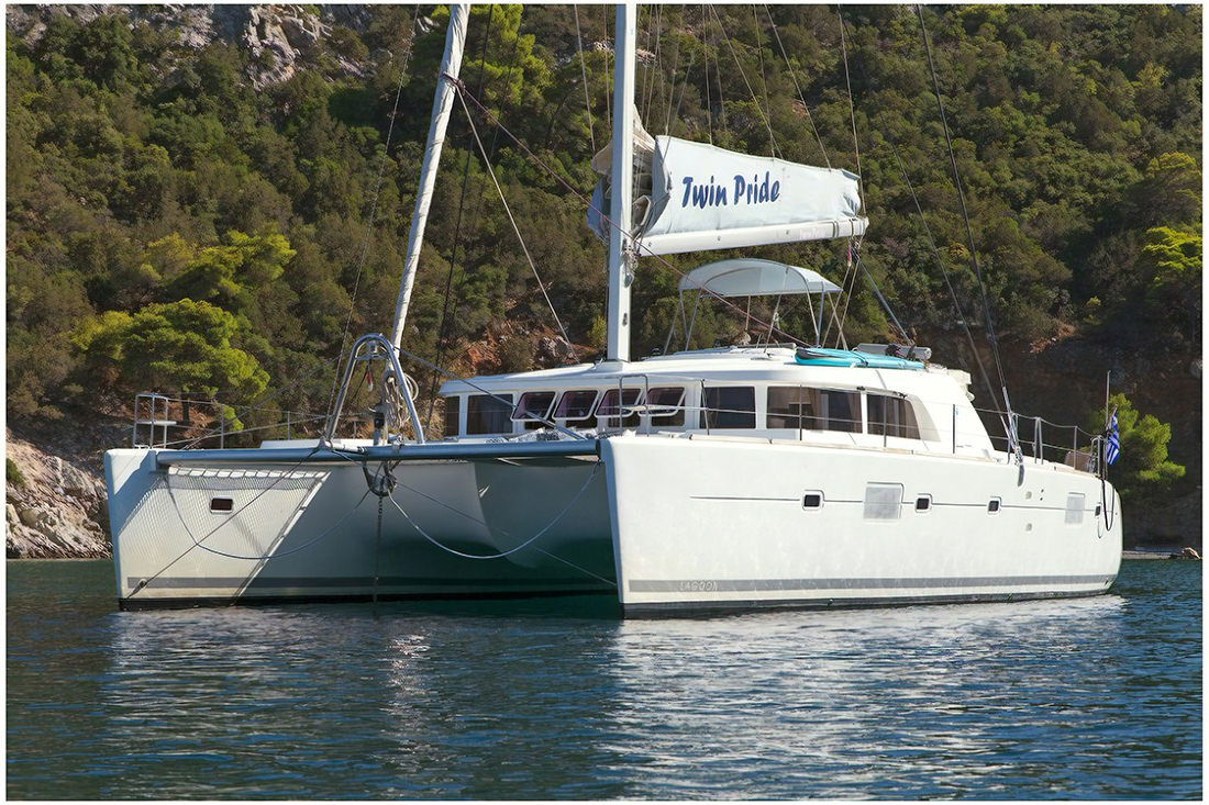 Istion_Yachting_tp_c-magic.jpg of charter Catamaran Twin Pride, a Lagoon 500