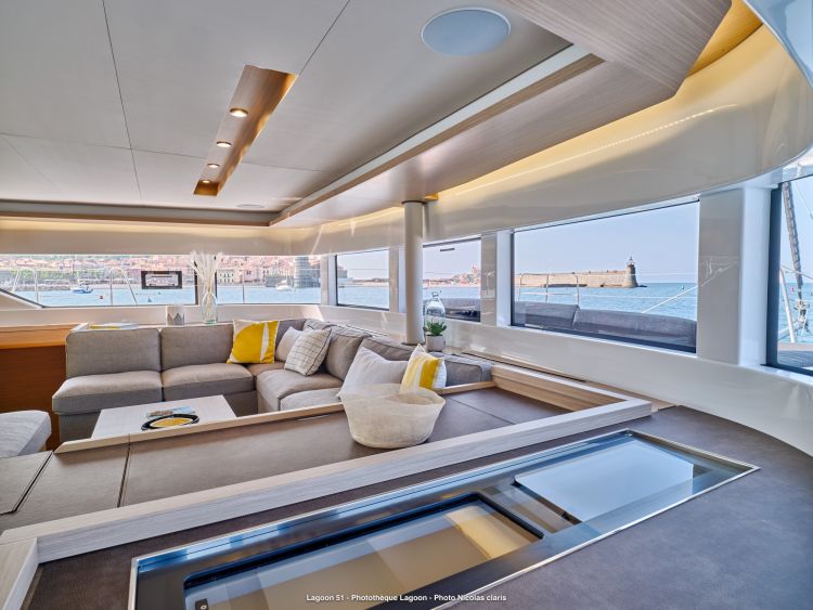 Jewel_l51-carre-cockpit-ncf2362-c1-web.jpg of charter Catamaran Jewel, a Lagoon 51