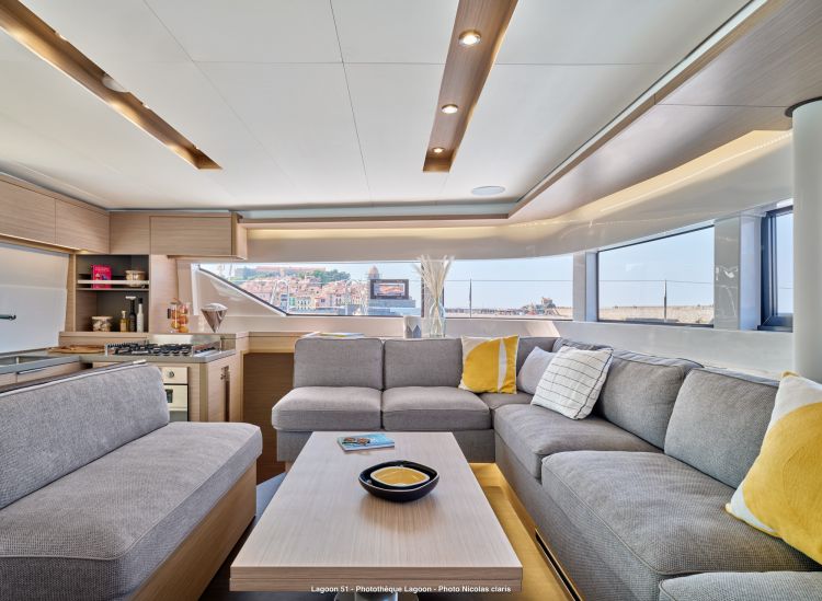 Jewel_l51-carre-cockpit-ncf2386-c1-web.jpg of charter Catamaran Jewel, a Lagoon 51