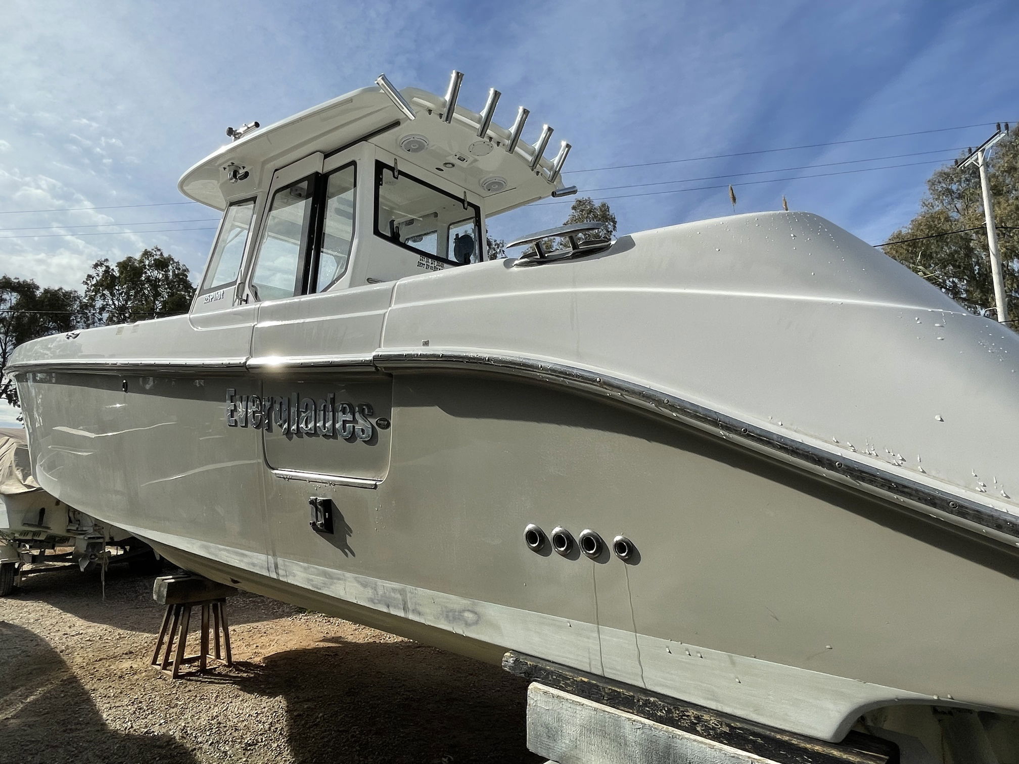 Everglades 325 Pilot