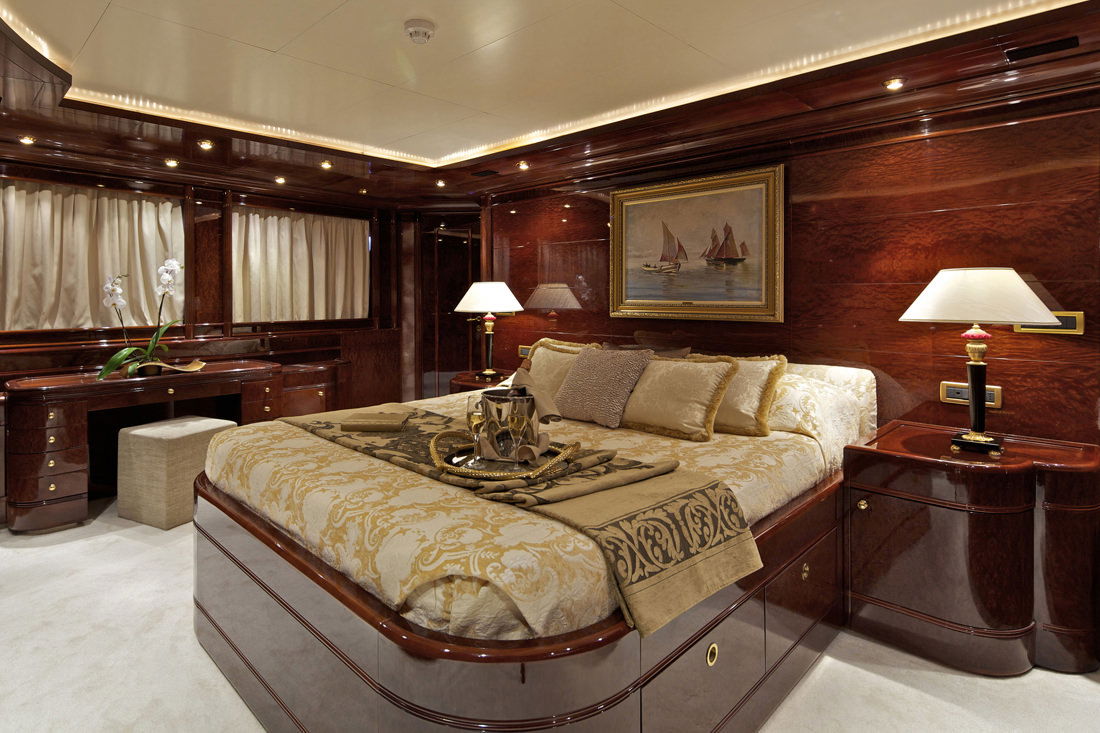 Golden Yachts 134