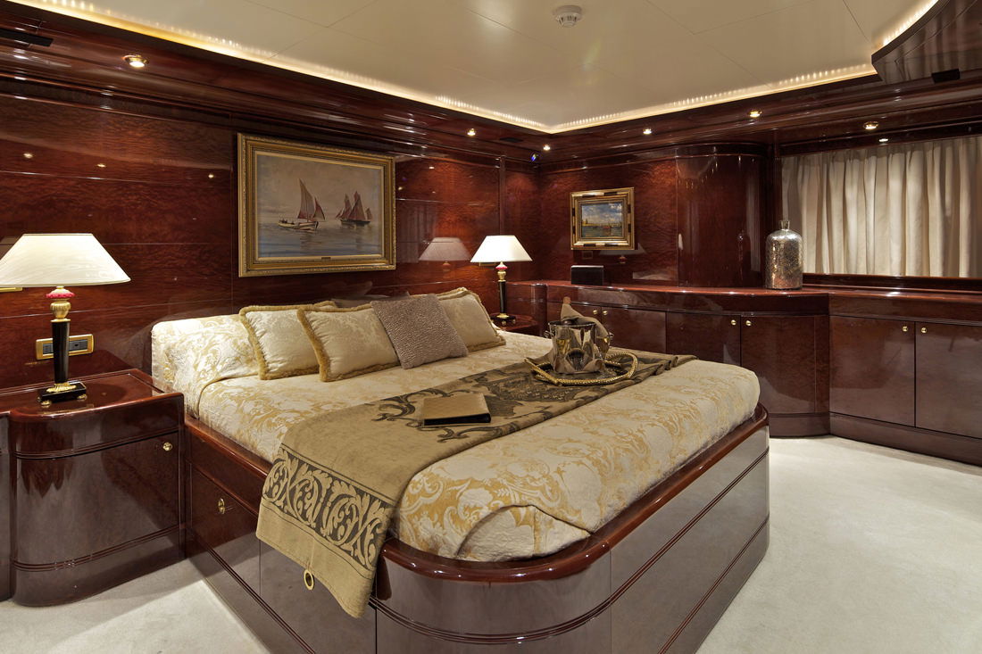 Golden Yachts 134