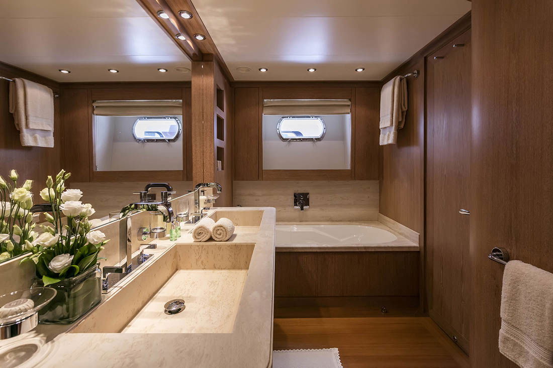 Cantieri di Pisa Akhir 105S