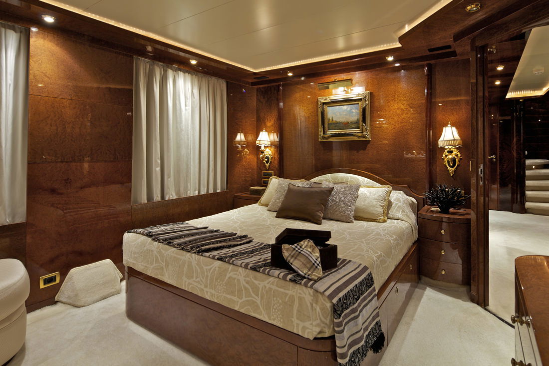 Golden Yachts 134
