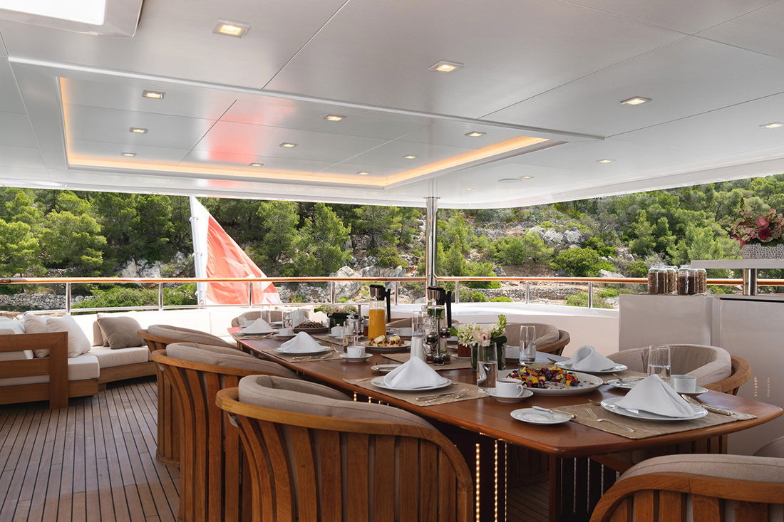 Golden Yachts 57