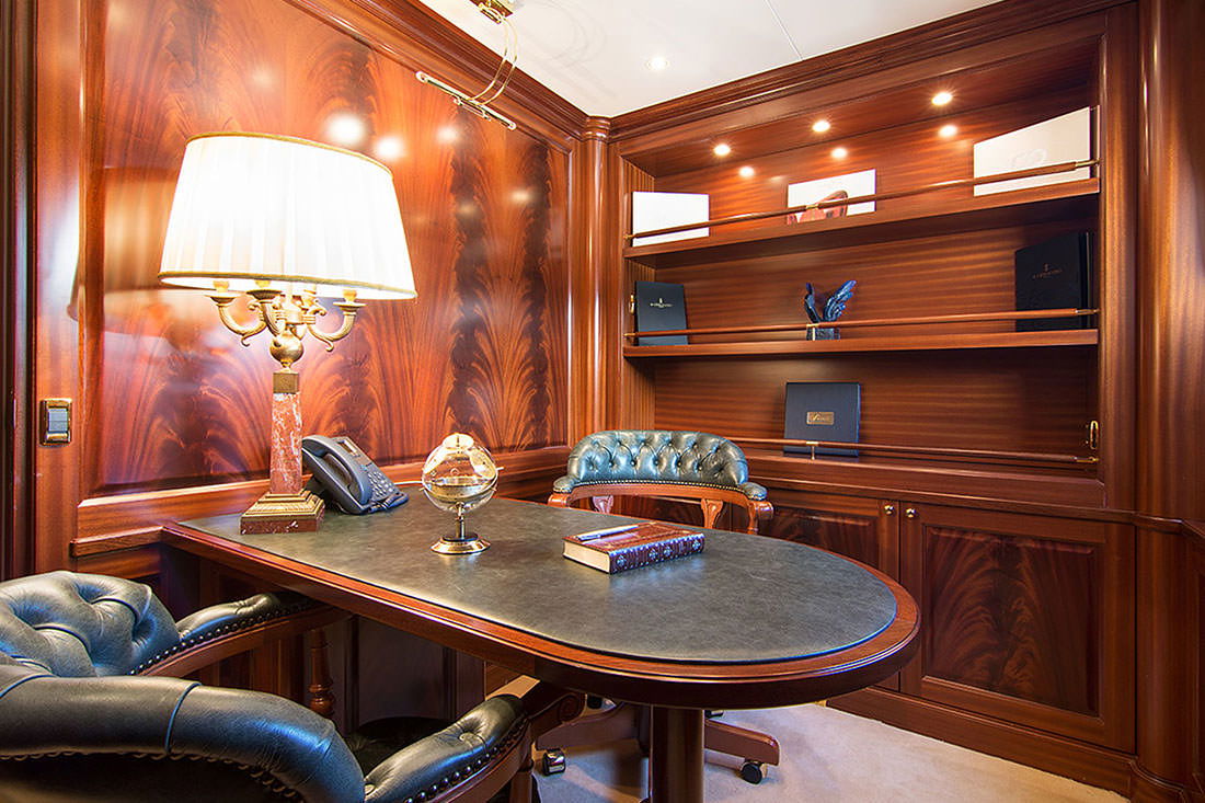 Benetti Classic 121