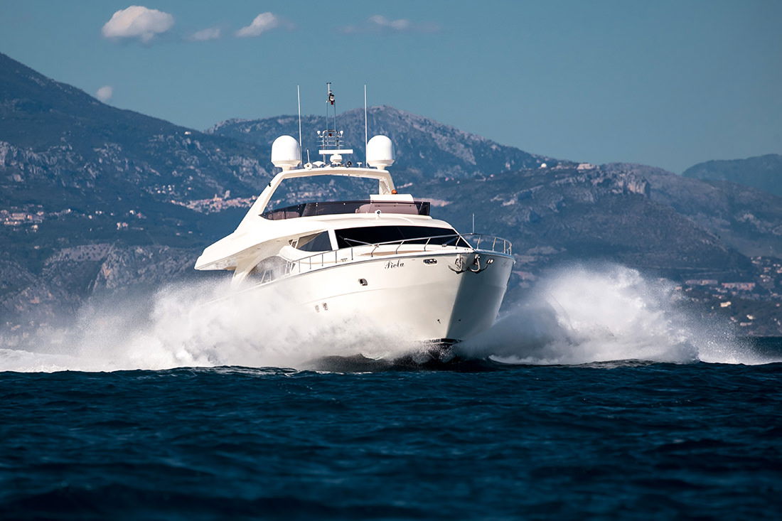 Ferretti 830