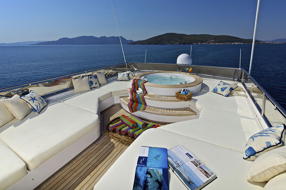 Golden Yachts 134