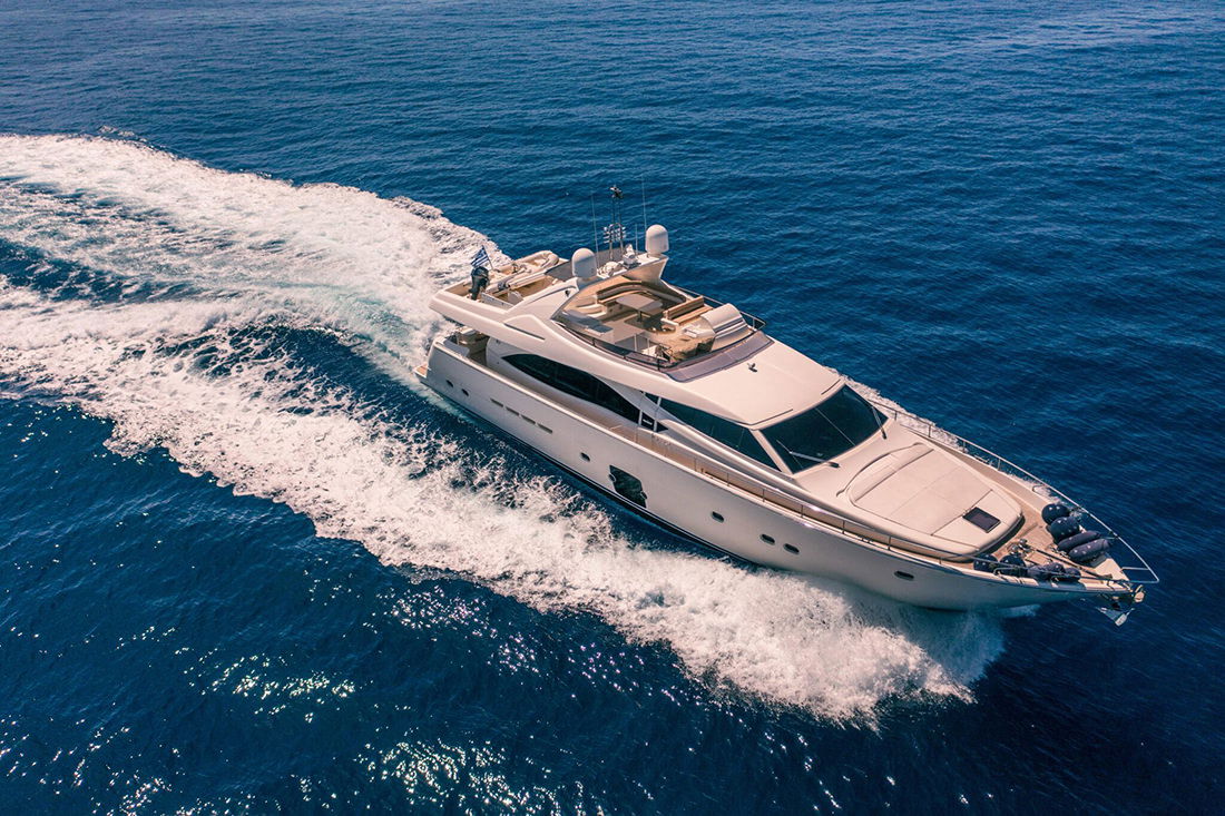 Ferretti 830
