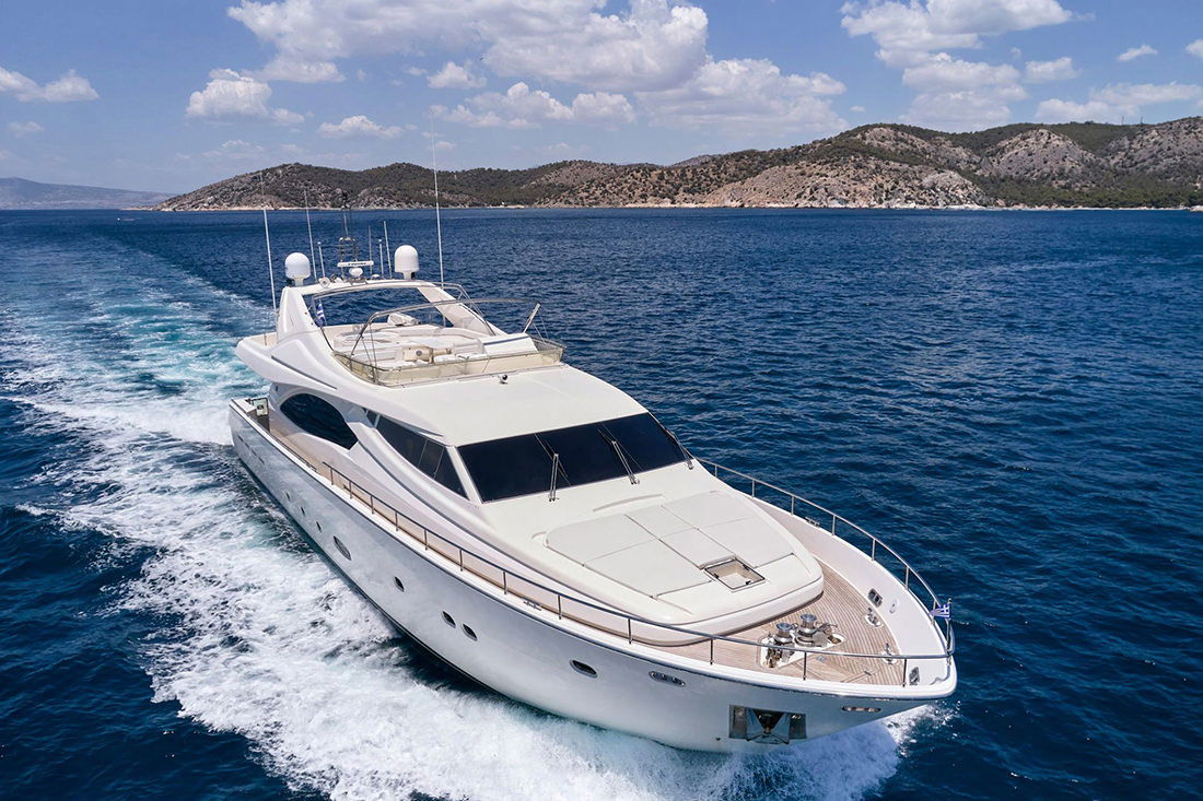 Ferretti 880