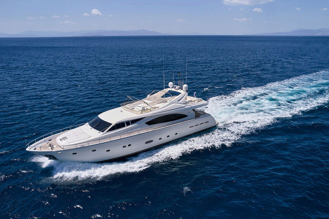 Ferretti 880