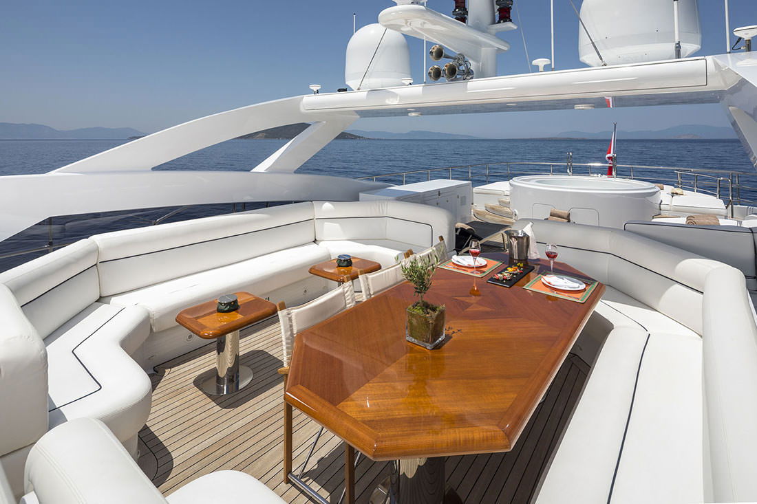 Heesen 3700