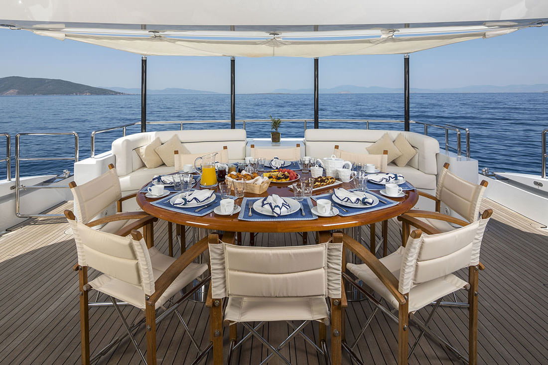 Heesen 3700
