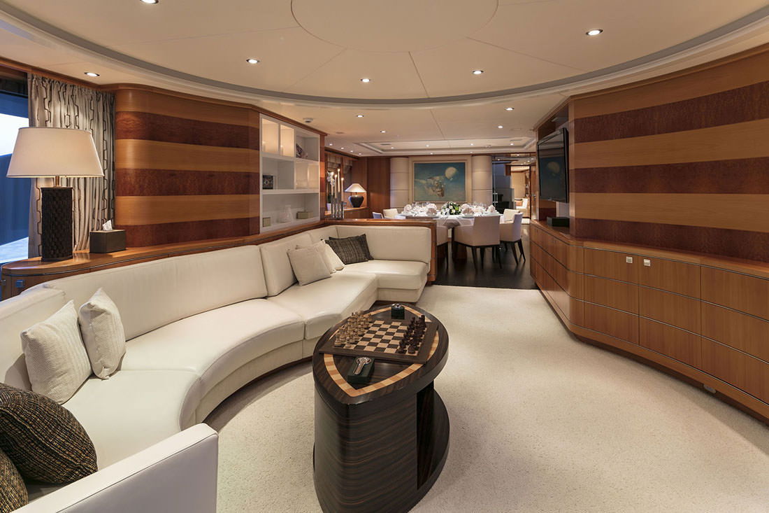 Heesen 3700