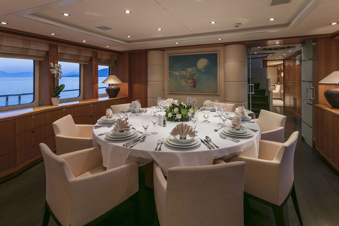 Heesen 3700