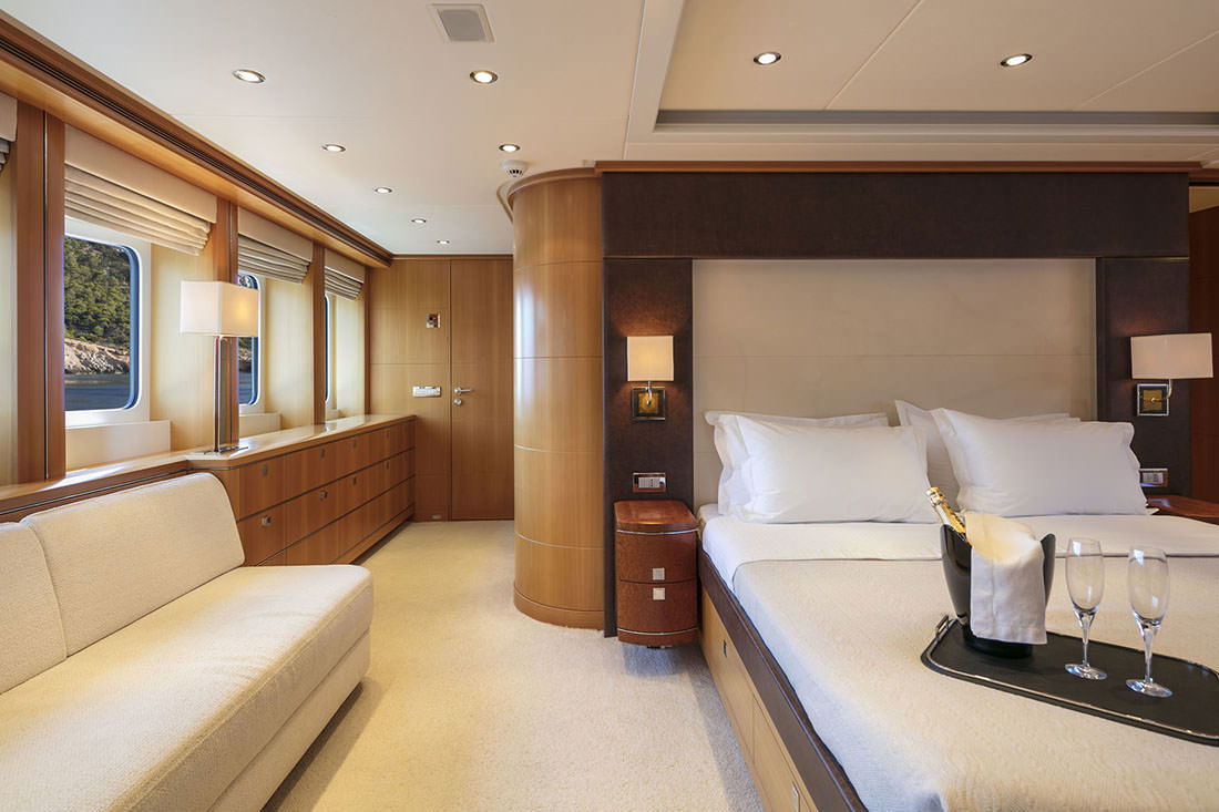 Heesen 3700