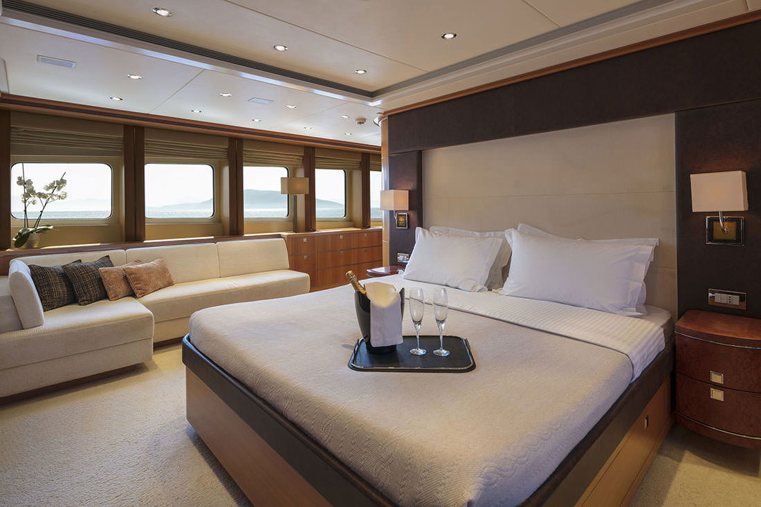 Heesen 3700