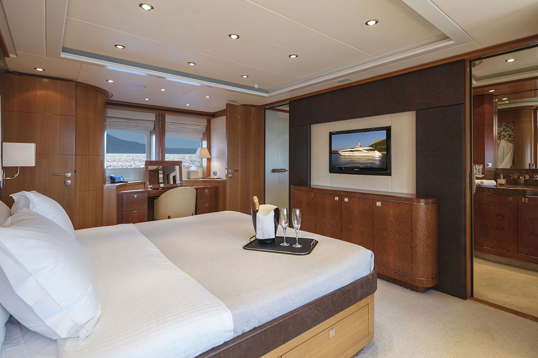 Heesen 3700