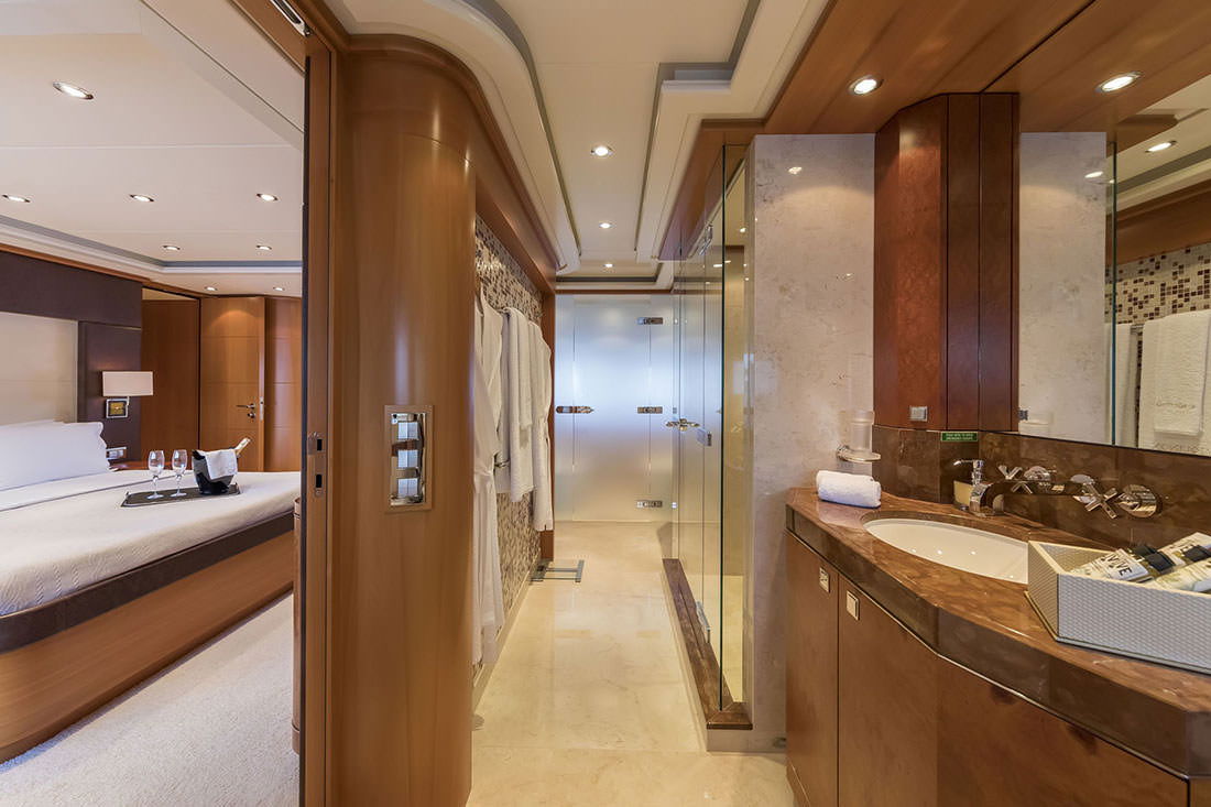 Heesen 3700