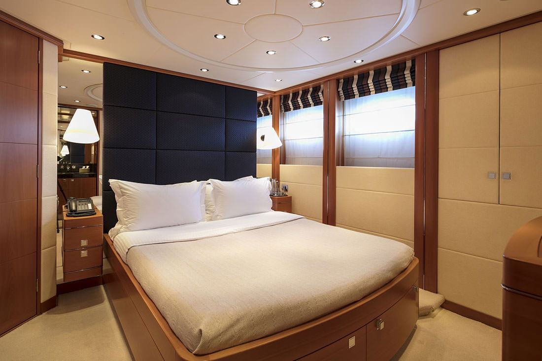 Heesen 3700