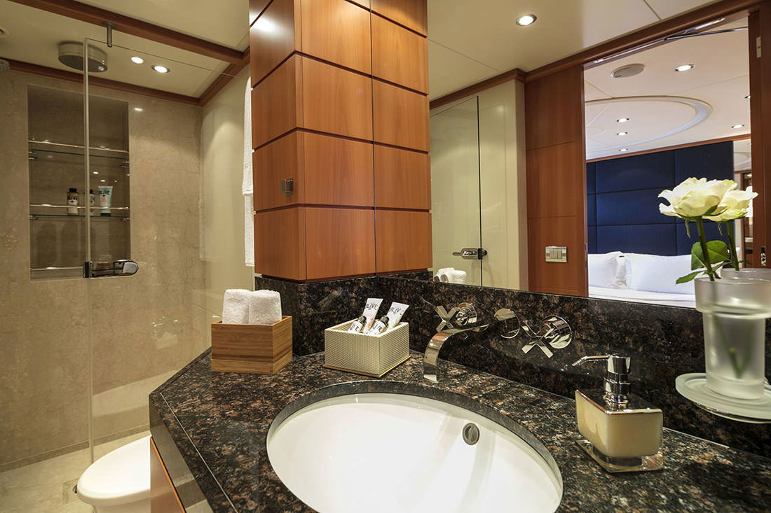 Heesen 3700