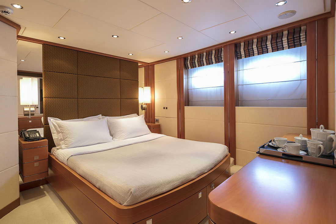 Heesen 3700