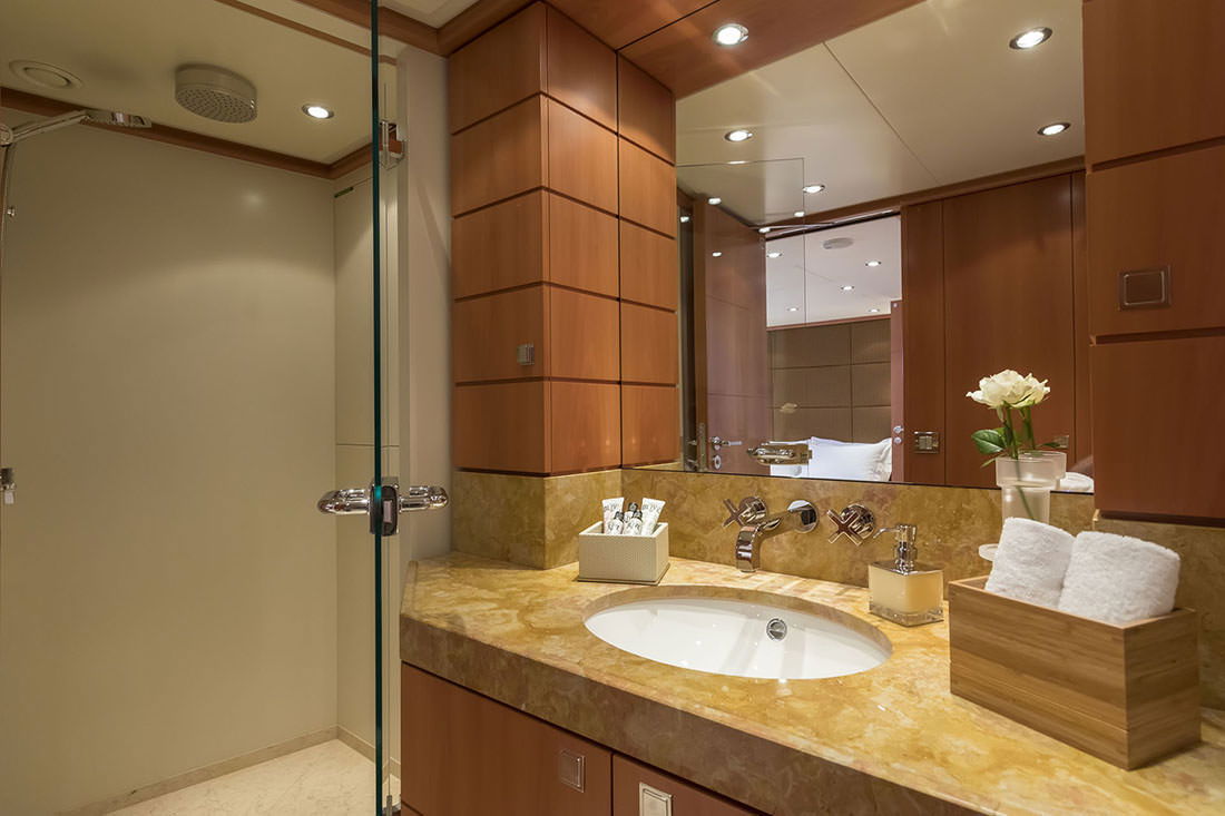 Heesen 3700