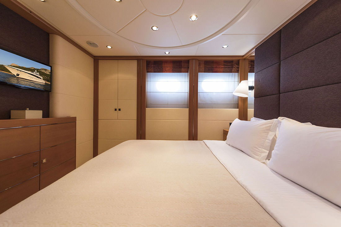 Heesen 3700