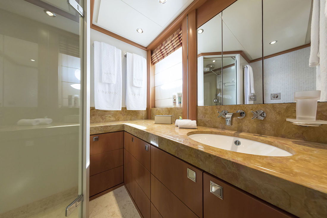 Heesen 3700