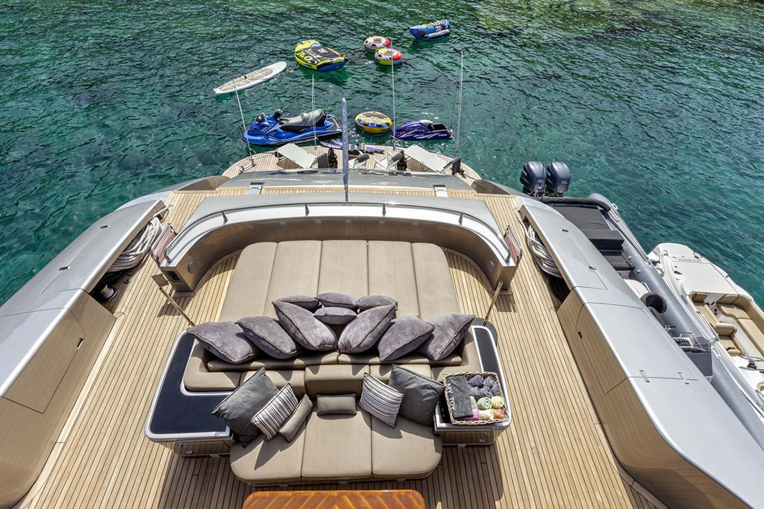 AB Yachts 140