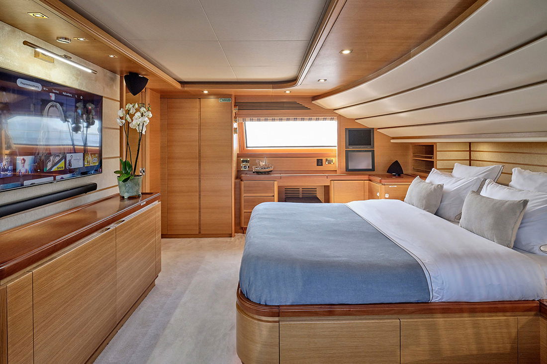 Ferretti 97 Custom Line