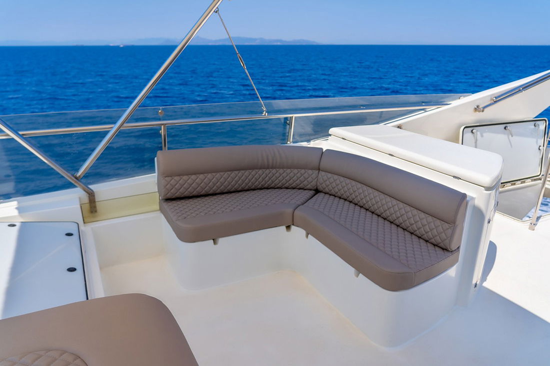 Ferretti 76