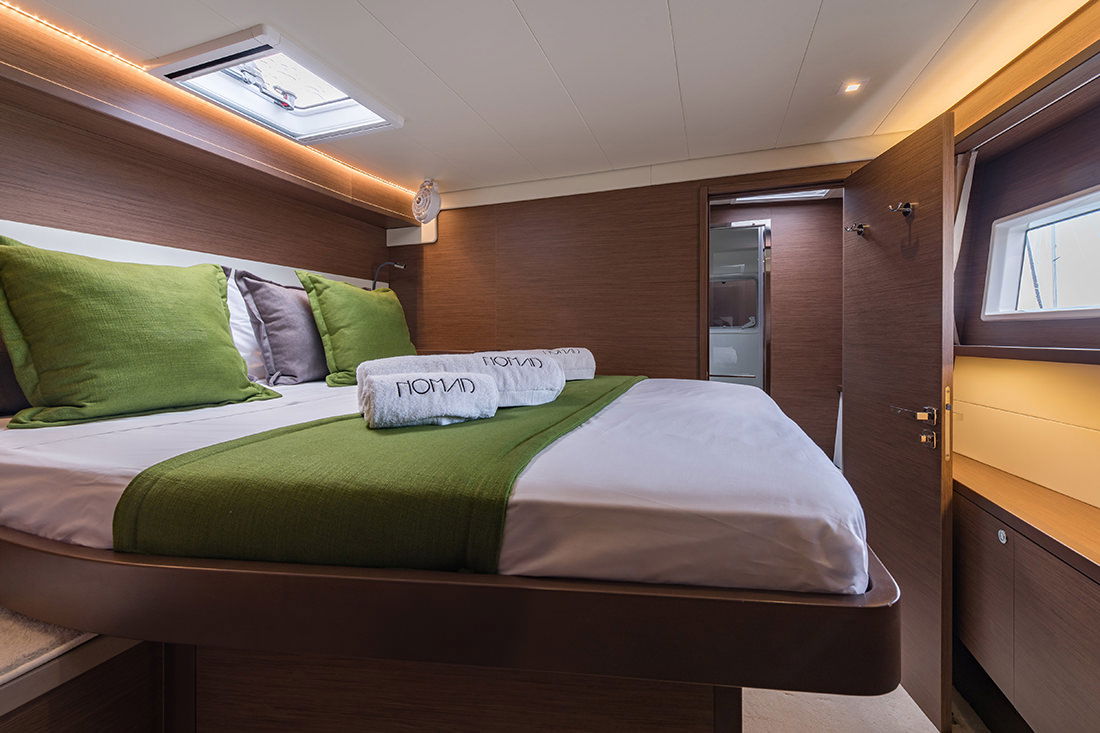 Lagoon 52