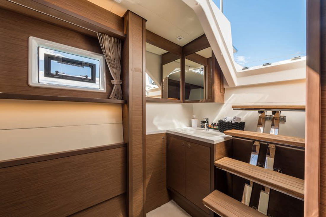 Lagoon 52