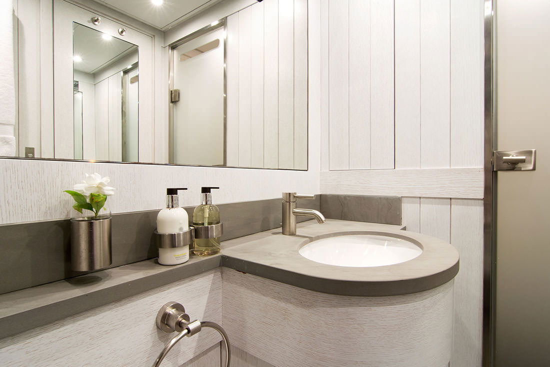 Cantieri di Pisa Akhir 105