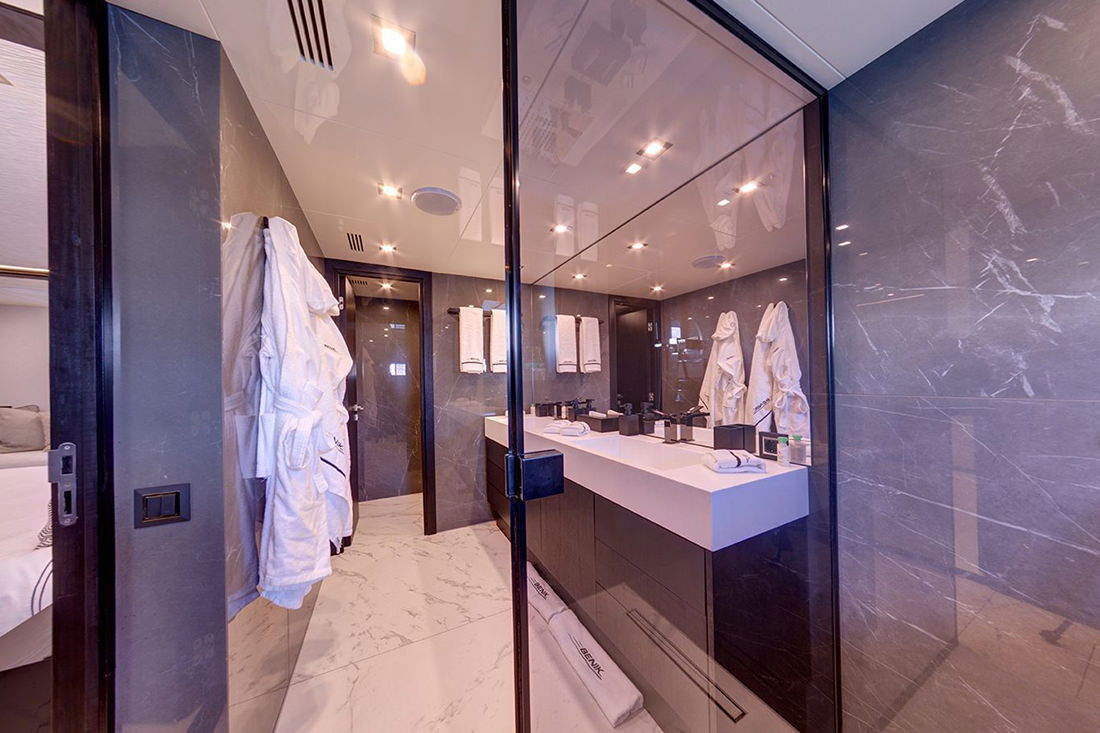 Cantieri di Pisa Akhir 110