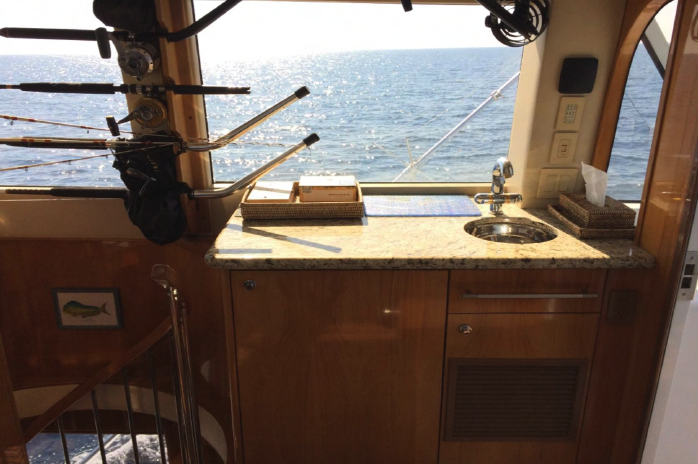 Hatteras 70 Enclosed Bridge