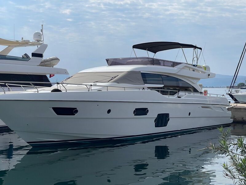 Ferretti 690