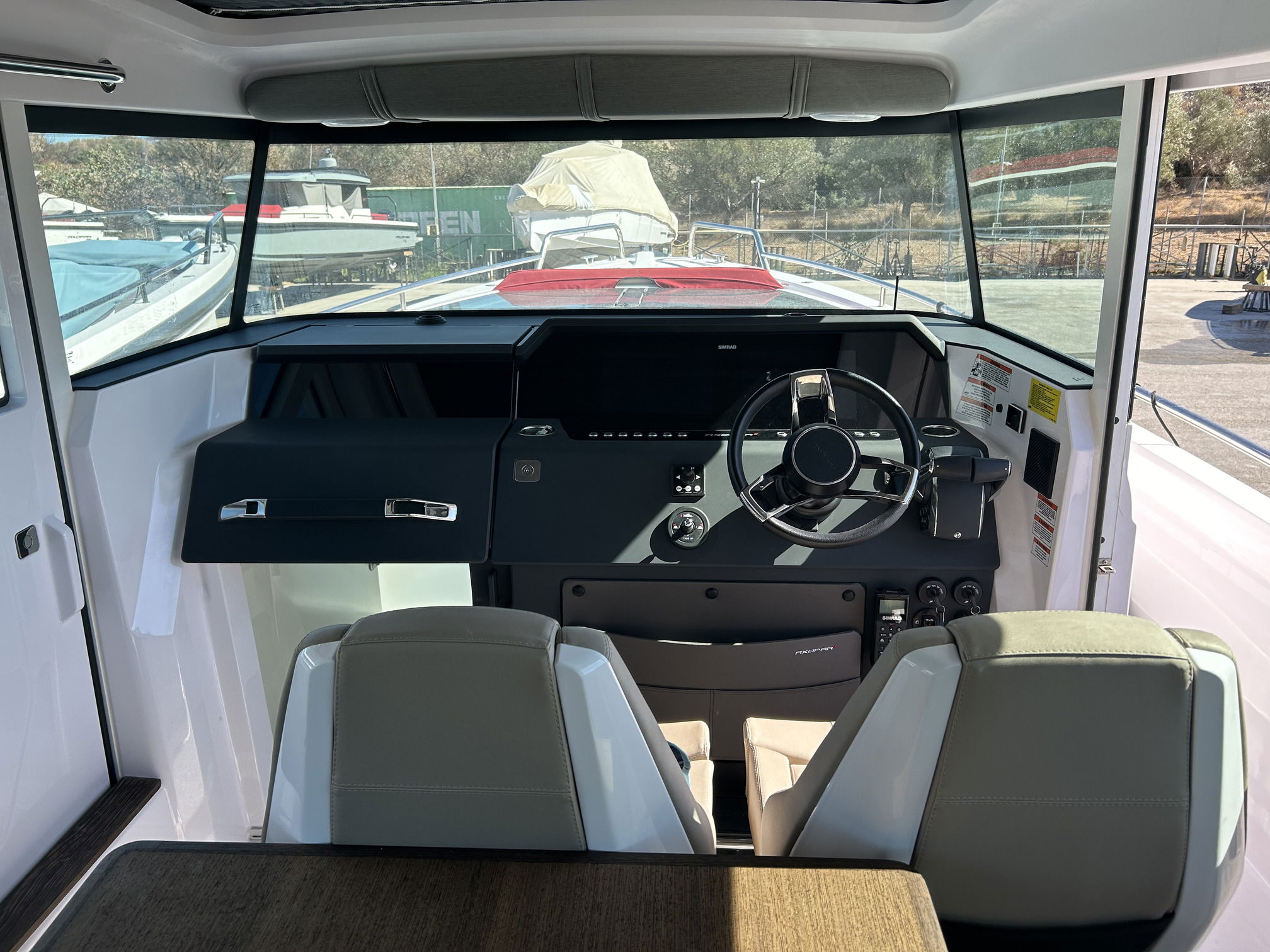 Axopar 37 Cross Cabin