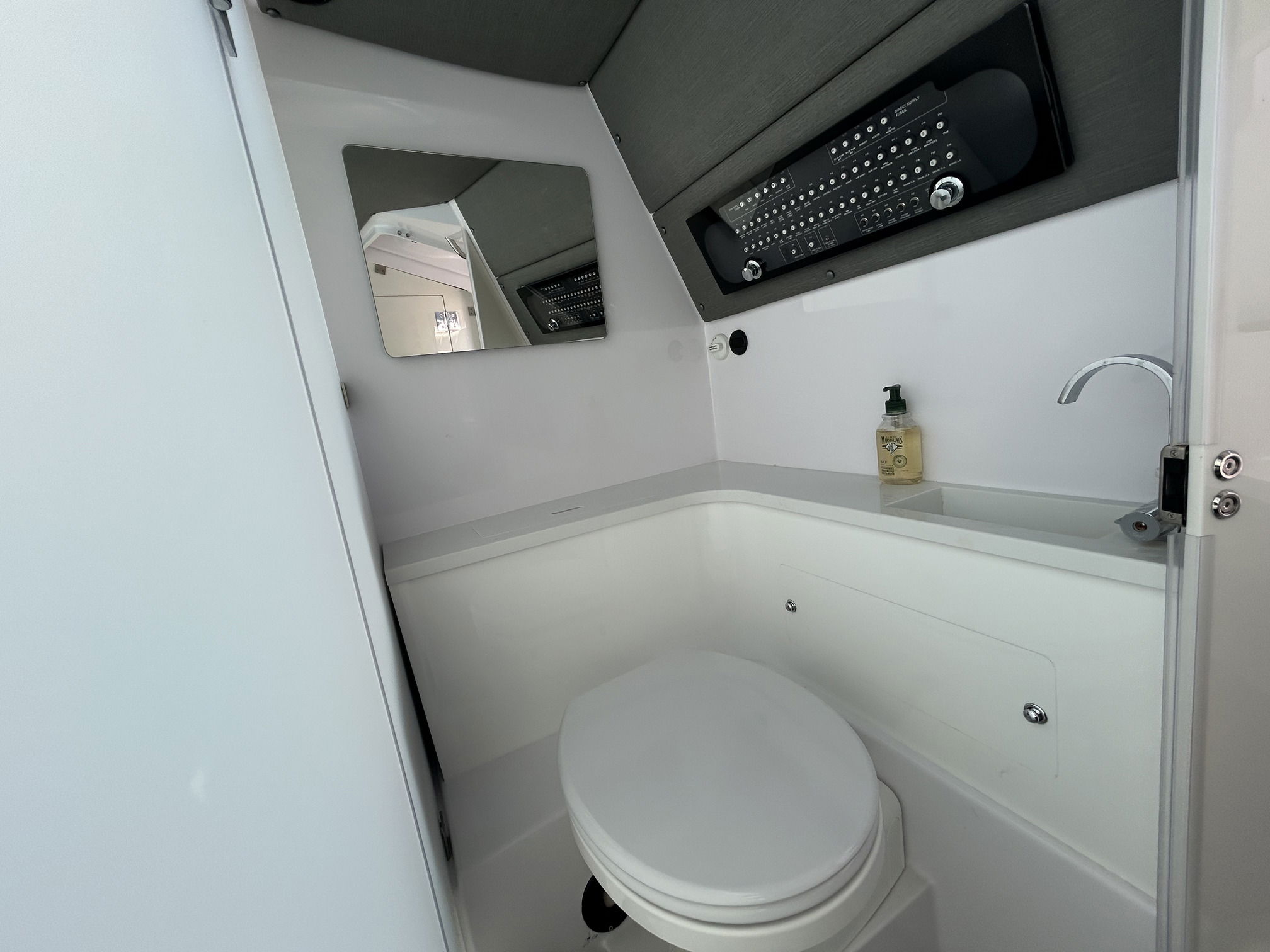 Axopar 37 Cross Cabin