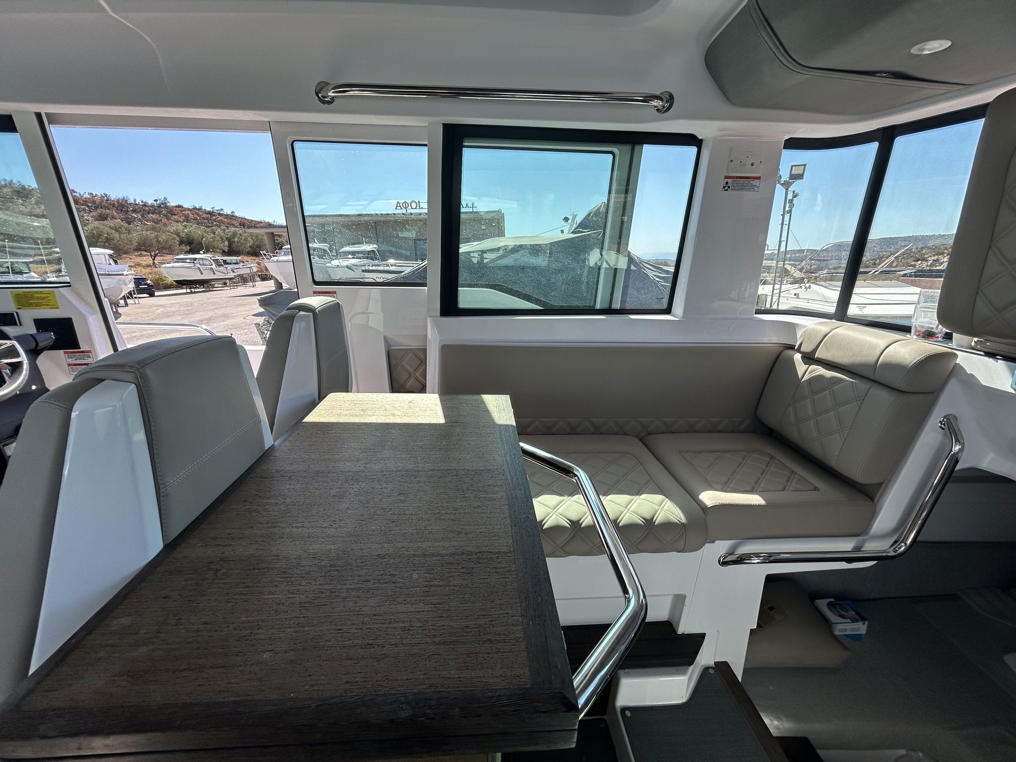 Axopar 37 Cross Cabin
