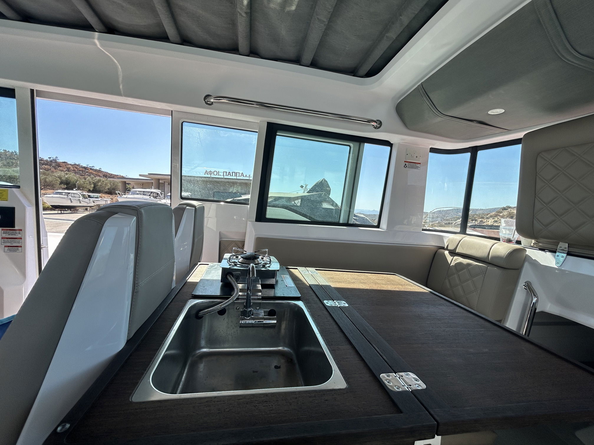 Axopar 37 Cross Cabin