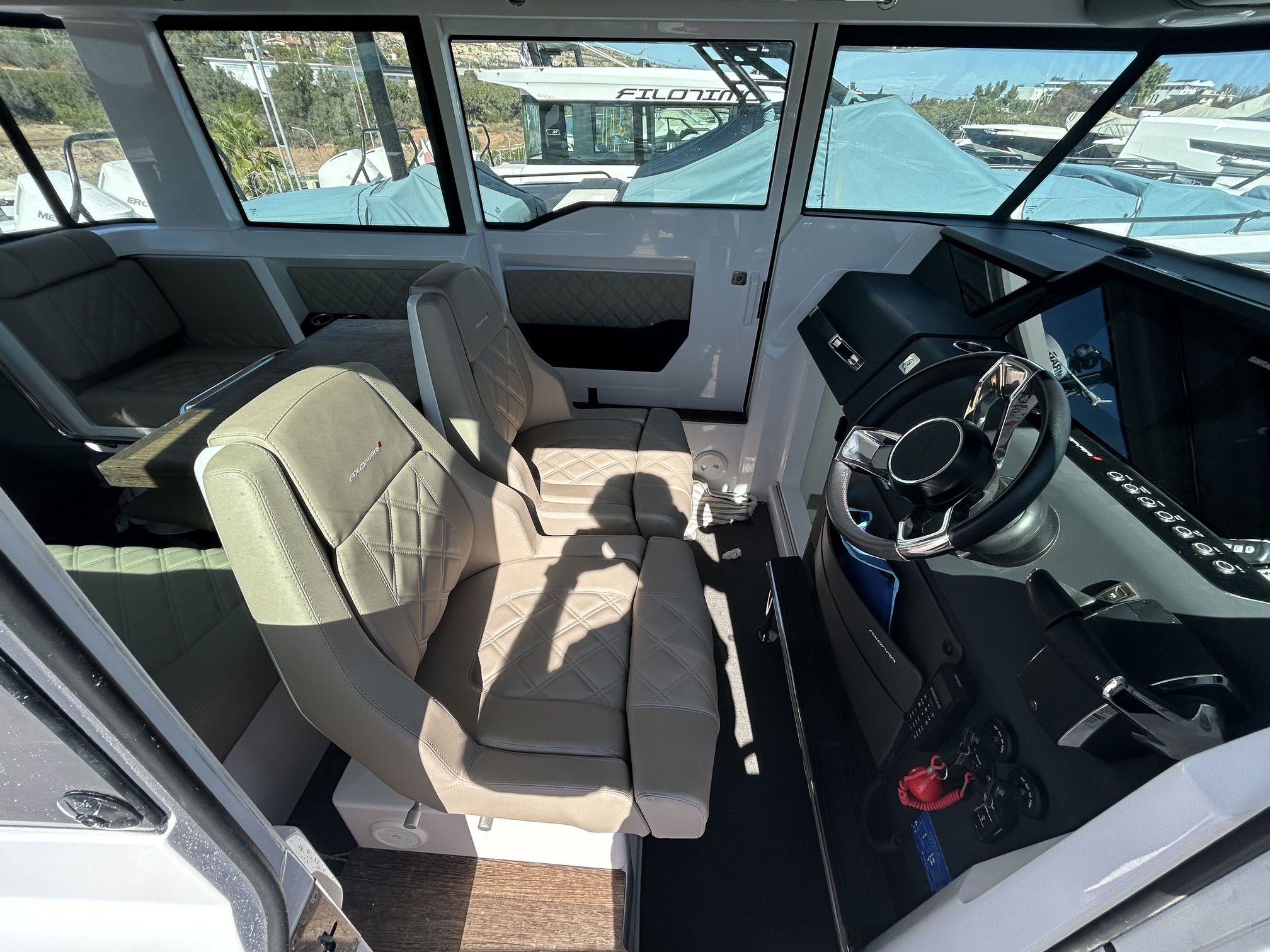 Axopar 37 Cross Cabin