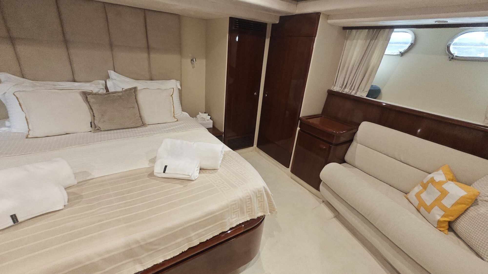 Ferretti 720