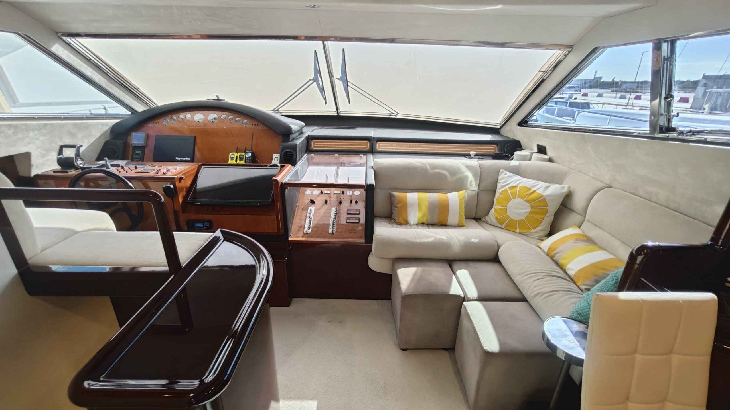 Ferretti 720