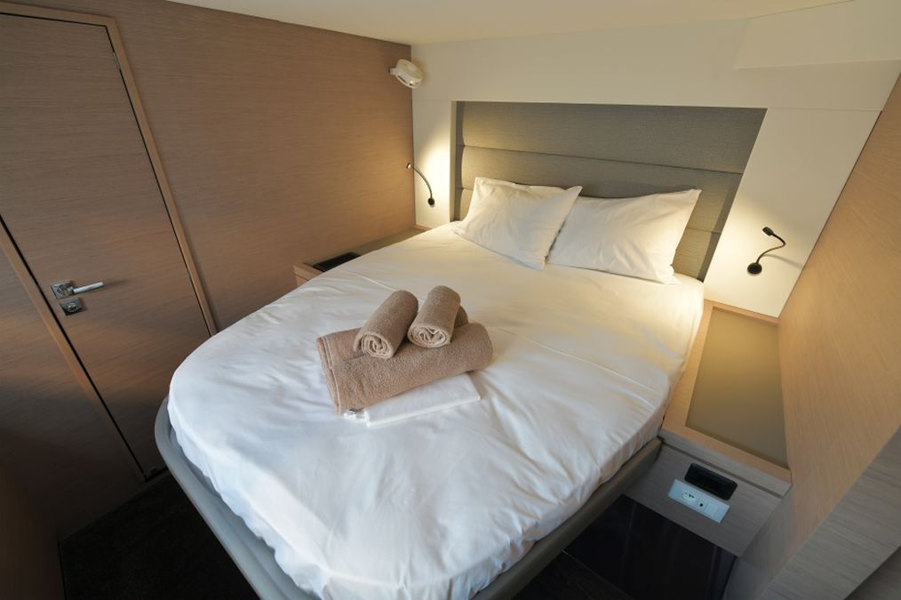 Eclipsea | A/C, Gen, Water-maker, 12 pax