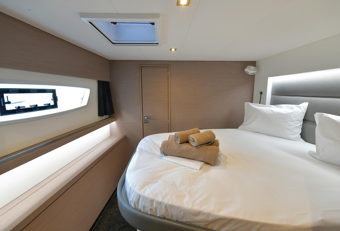 Eclipsea | A/C, Gen, Water-maker, 12 pax